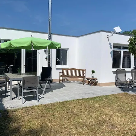 Ferienhaus Twin Anchor, 200 M V. Strand Holiday home *