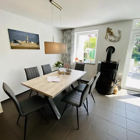 Holiday home Ferienhaus Twin Anchor, 200 M V. Strand *